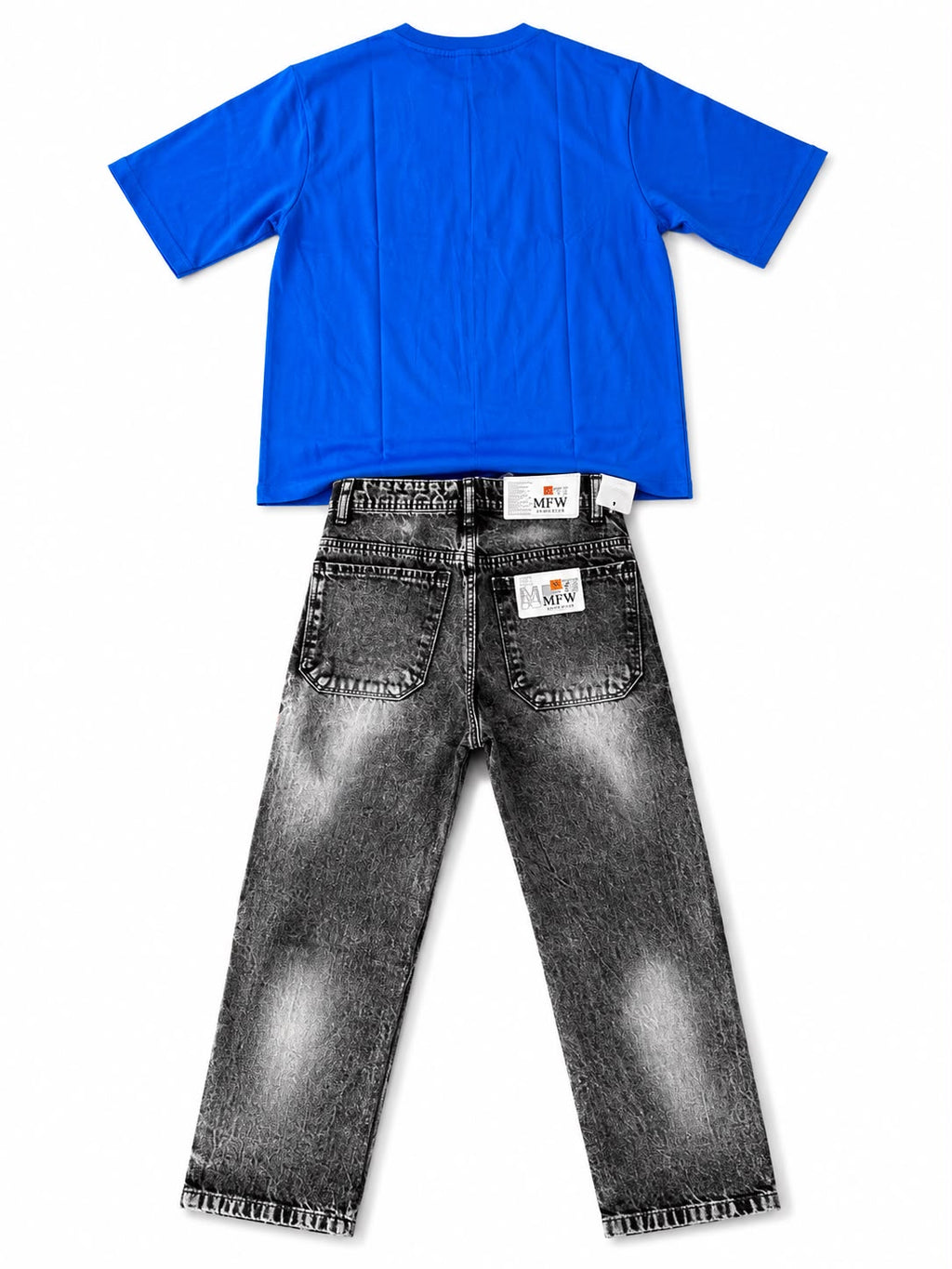 Nike New York Tee with Straight Feet Jeans